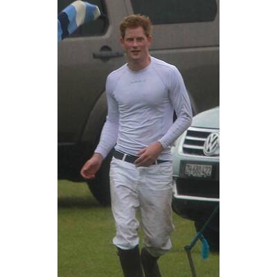 Im engen Shirt: Prinz Harry zeigt seinen Body