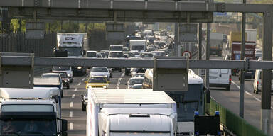 060828_verkehr_A22_apa