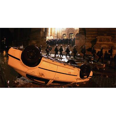 In Budapest brennen die Autos