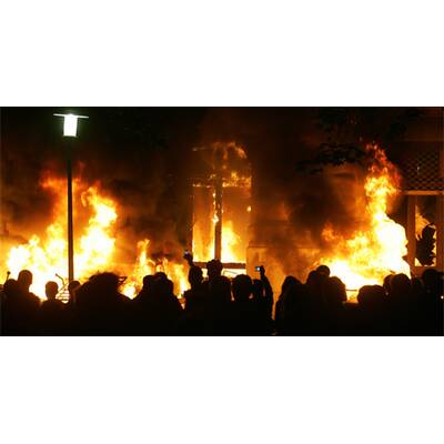 In Budapest brennen die Autos