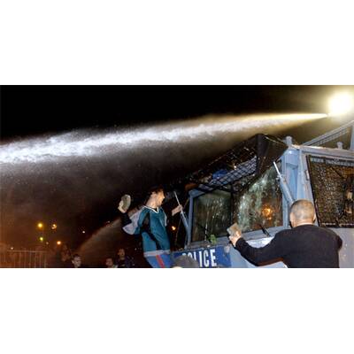 In Budapest brennen die Autos