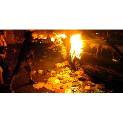 In Budapest brennen die Autos