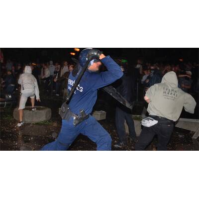 In Budapest brennen die Autos