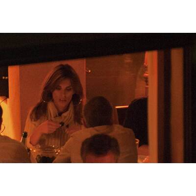 George Clooney führt Elisabetta Canalis aus