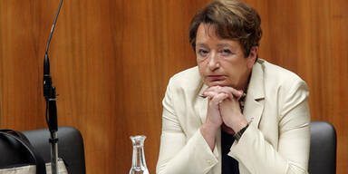 Grüne wollen Gehrer als Ministerin kippen