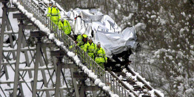 061027_kaprun_reuters