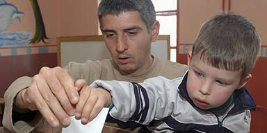 061029_serbien_wahlen_referendum_reuters