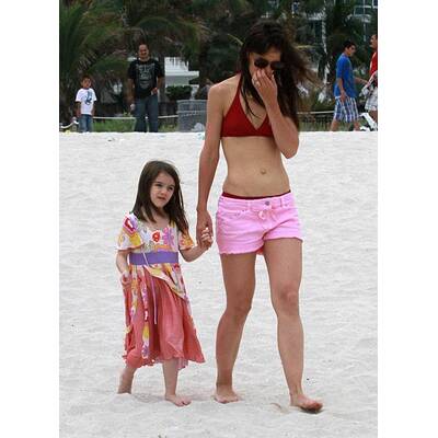 Katie Holmes & Suri Cruise: Strand-Spaß