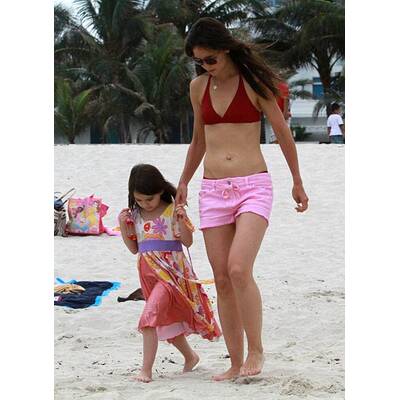 Katie Holmes & Suri Cruise: Strand-Spaß