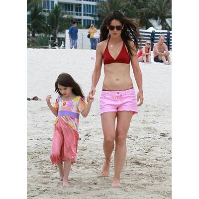 Katie Holmes & Suri Cruise: Strand-Spaß