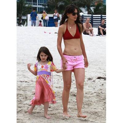 Katie Holmes & Suri Cruise: Strand-Spaß