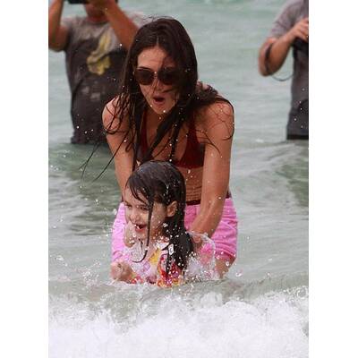 Katie Holmes & Suri Cruise: Strand-Spaß
