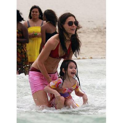 Katie Holmes & Suri Cruise: Strand-Spaß