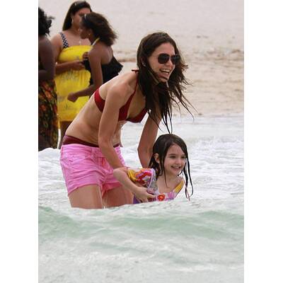 Katie Holmes & Suri Cruise: Strand-Spaß