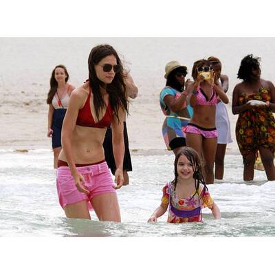 Katie Holmes & Suri Cruise: Strand-Spaß