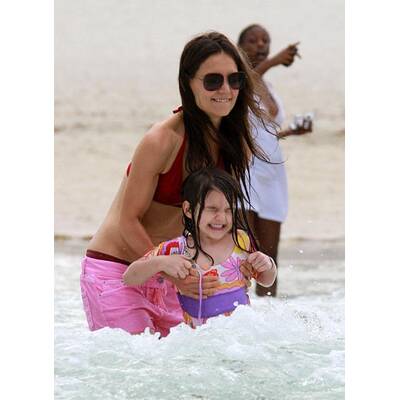 Katie Holmes & Suri Cruise: Strand-Spaß