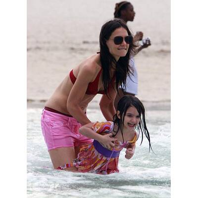 Katie Holmes & Suri Cruise: Strand-Spaß