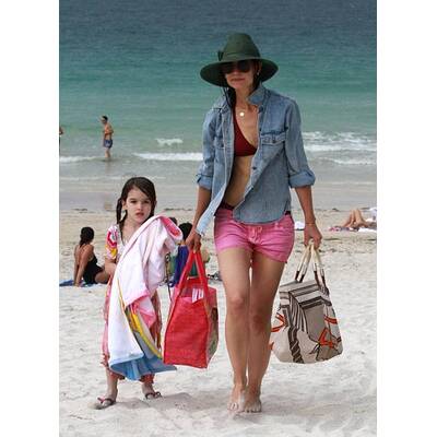 Katie Holmes & Suri Cruise: Strand-Spaß