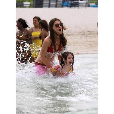 Katie Holmes & Suri Cruise: Strand-Spaß