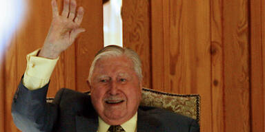 061126_pinochet_AFP