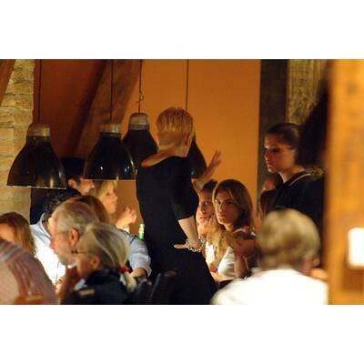 Elisabetta Canalis: Dinner mit Freunden