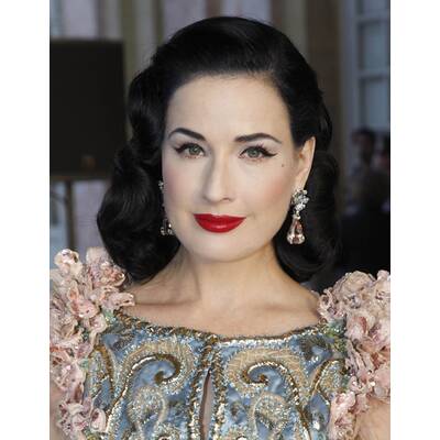 Dita von Teese bringt Beauty-Buch auf den Markt