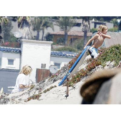 Kate Hudson, Matt Bellamy & Sohn Ryder am Strand von Malibu