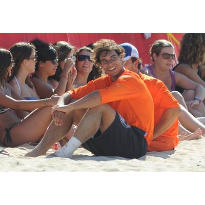 Rafael Nadal: Mit Freundin und Volleyball am Strand
