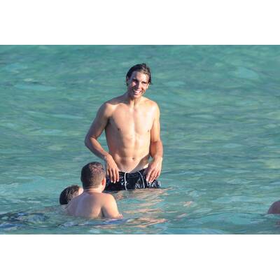 Rafael Nadal: Mit Freundin und Volleyball am Strand