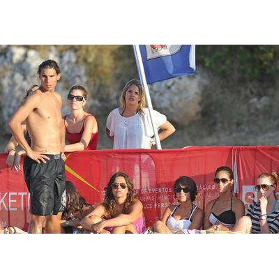Rafael Nadal: Mit Freundin und Volleyball am Strand