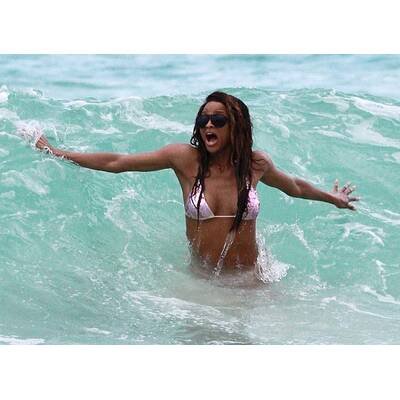 Sexy Bademaus: Ciara lässt den Busen blitzen