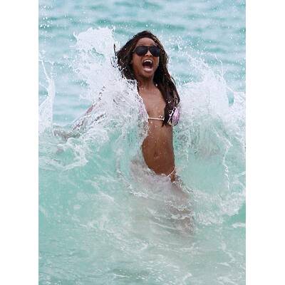 Sexy Bademaus: Ciara lässt den Busen blitzen