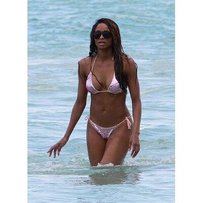 Sexy Bademaus: Ciara lässt den Busen blitzen