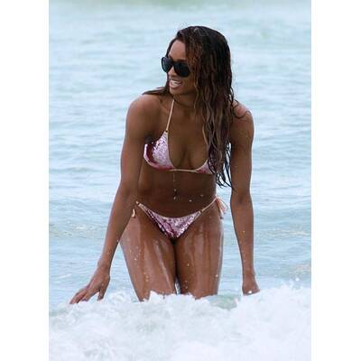 Sexy Bademaus: Ciara lässt den Busen blitzen