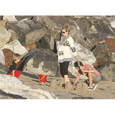 Kate Hudson, Matt Bellamy & Sohn Ryder am Strand von Malibu