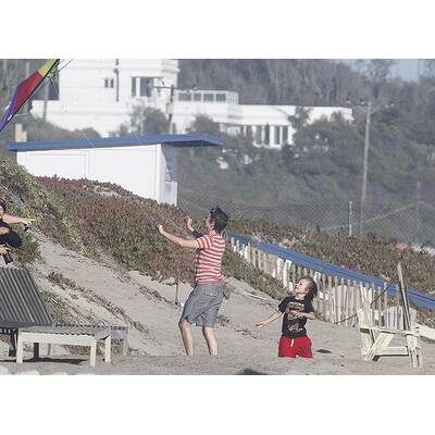 Kate Hudson, Matt Bellamy & Sohn Ryder am Strand von Malibu