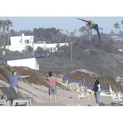 Kate Hudson, Matt Bellamy & Sohn Ryder am Strand von Malibu