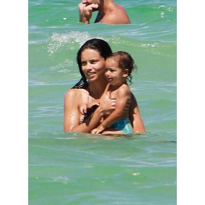 Adriana Lima: Familienausflug zum Strand