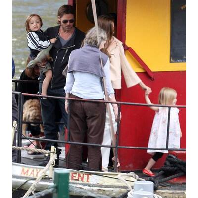 Brad Pitt und Angelina Jolie erkunden mit ihren Kindern London