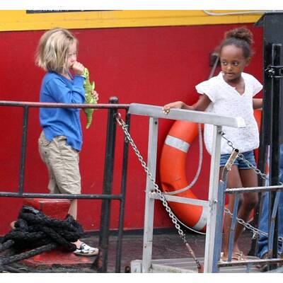 Brad Pitt und Angelina Jolie erkunden mit ihren Kindern London