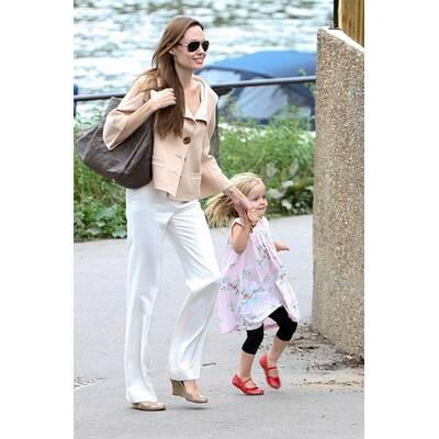 Brad Pitt und Angelina Jolie erkunden mit ihren Kindern London
