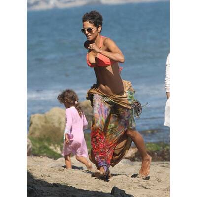 Halle Berry: So sexy feiert sie ihren 45. Geburtstag