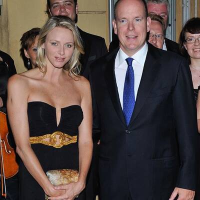 Fürstin Charlene zeigt Dekolleté