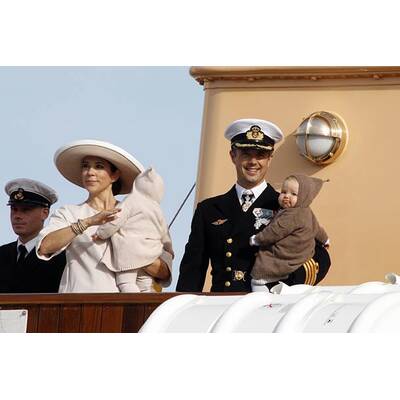 Kronprinz Frederik und Mary: Schifffahrt mit den Zwillingen