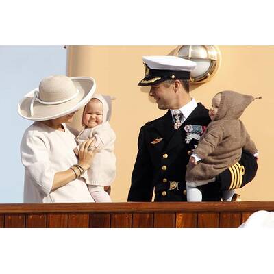 Kronprinz Frederik und Mary: Schifffahrt mit den Zwillingen