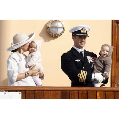 Kronprinz Frederik und Mary: Schifffahrt mit den Zwillingen