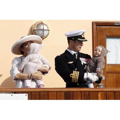 Kronprinz Frederik und Mary: Schifffahrt mit den Zwillingen