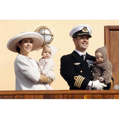 Kronprinz Frederik und Mary: Schifffahrt mit den Zwillingen