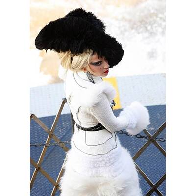 Lady Gaga: Goldkleid und Hot Dog