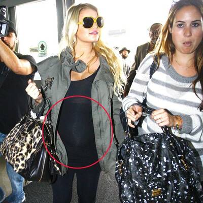 Jessica Simpson zeigt Babybauch